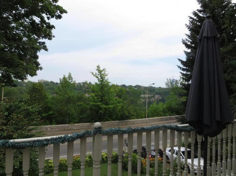 Redwood Bed And Breakfast Niagara Falls Exterior photo