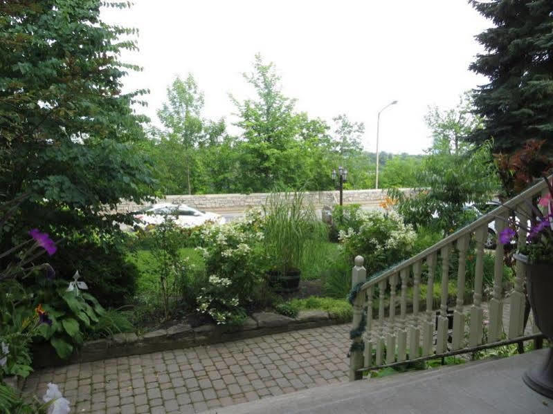 Redwood Bed And Breakfast Niagara Falls Exterior photo