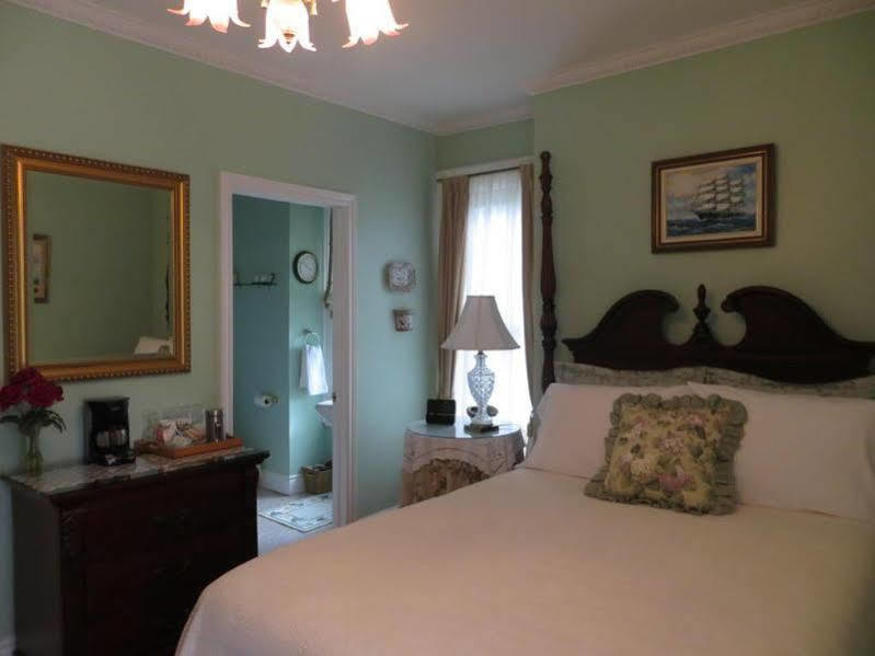 Redwood Bed And Breakfast Niagara Falls Exterior photo